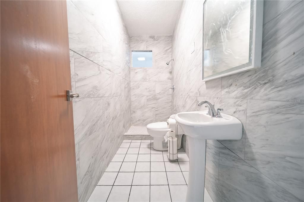 На продажу: $349,999 (4 спален, 3 ванн, 1250 Квадратных фут)