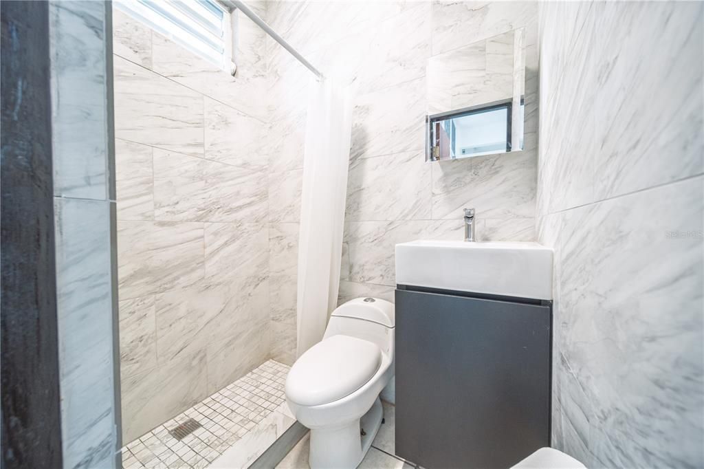 На продажу: $349,999 (4 спален, 3 ванн, 1250 Квадратных фут)