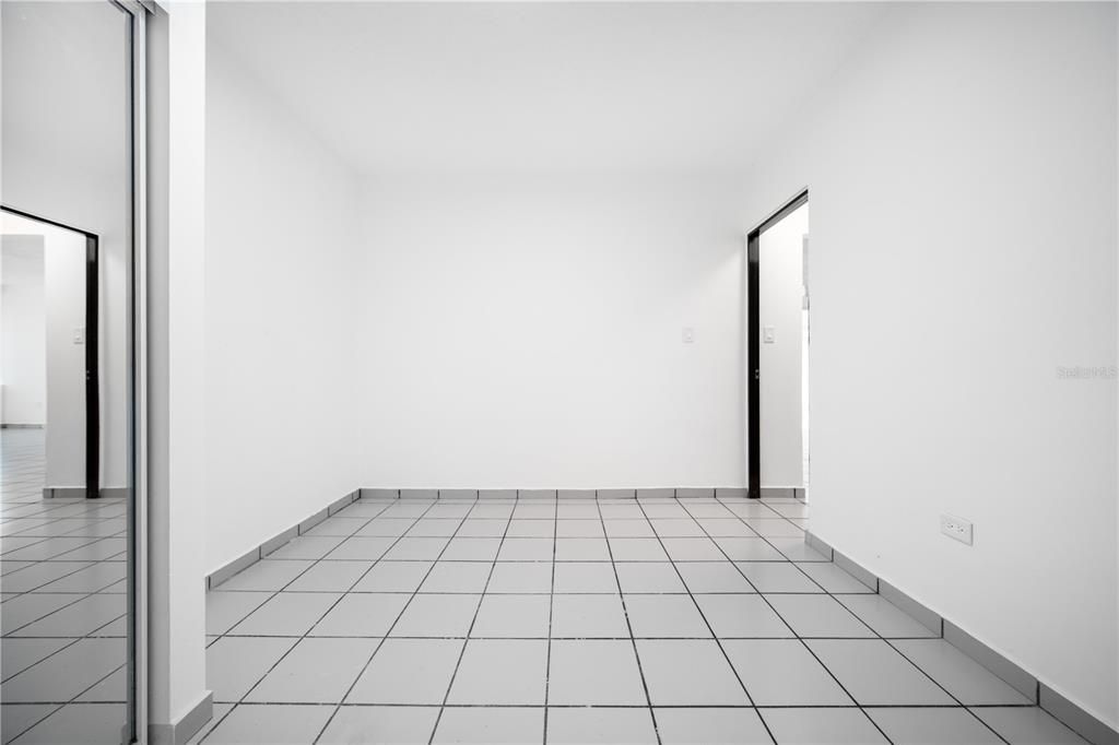 На продажу: $349,999 (4 спален, 3 ванн, 1250 Квадратных фут)