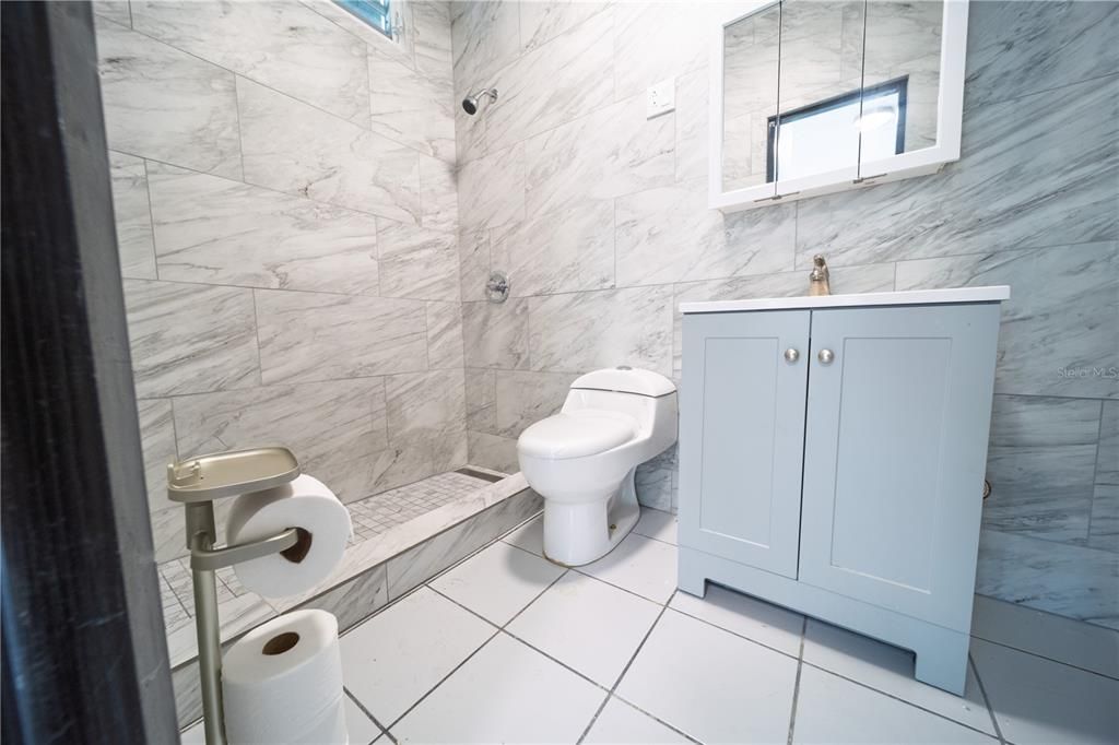 На продажу: $349,999 (4 спален, 3 ванн, 1250 Квадратных фут)