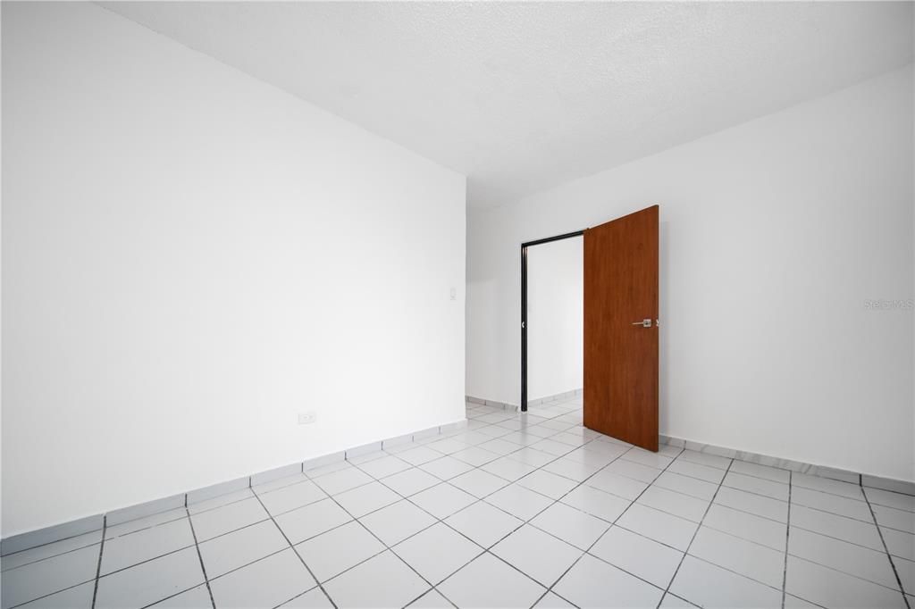 На продажу: $349,999 (4 спален, 3 ванн, 1250 Квадратных фут)