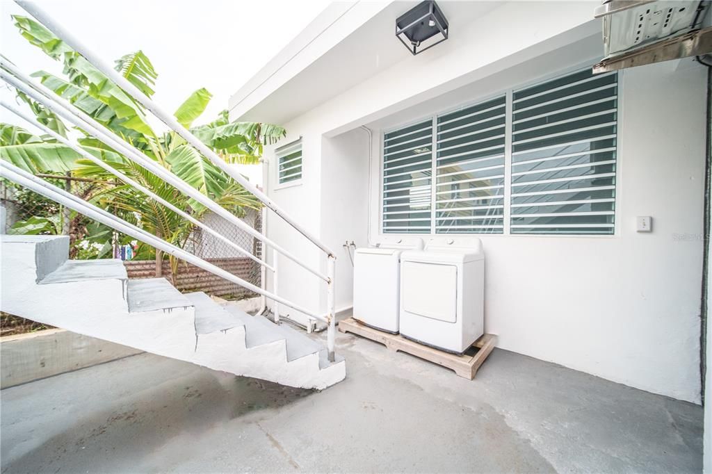 На продажу: $349,999 (4 спален, 3 ванн, 1250 Квадратных фут)