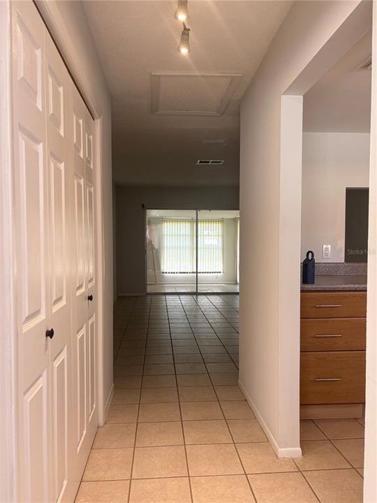 合同活跃: $79,000 (1 贝兹, 1 浴室, 762 平方英尺)