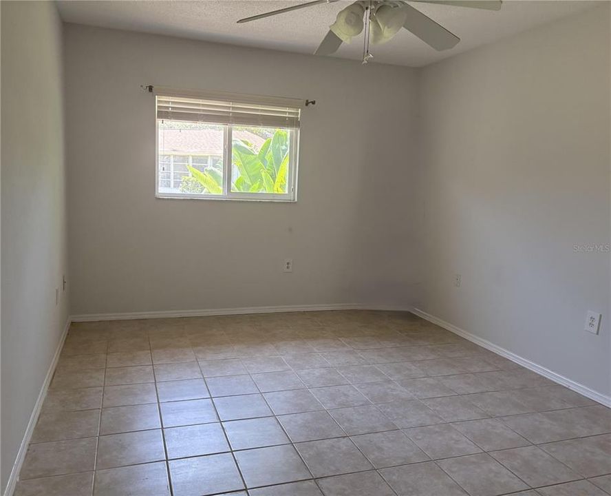 合同活跃: $79,000 (1 贝兹, 1 浴室, 762 平方英尺)