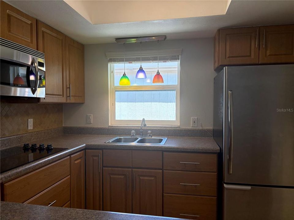 合同活跃: $79,000 (1 贝兹, 1 浴室, 762 平方英尺)