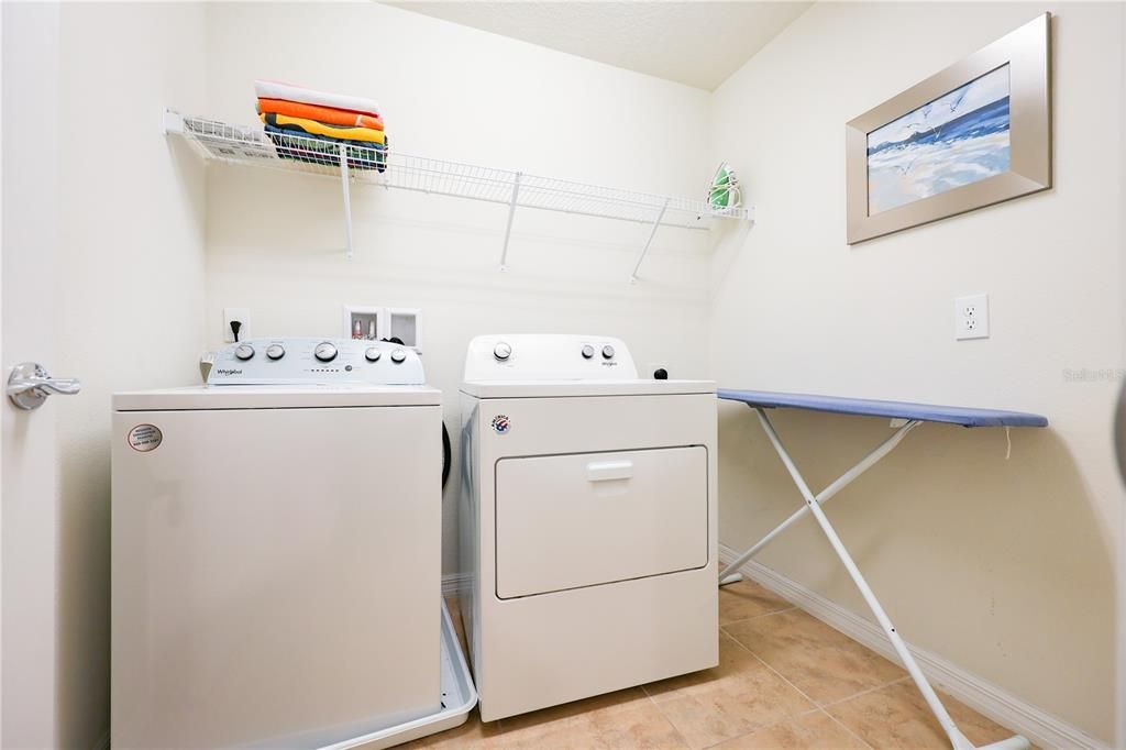 Под контрактом: $469,900 (5 спален, 4 ванн, 2492 Квадратных фут)