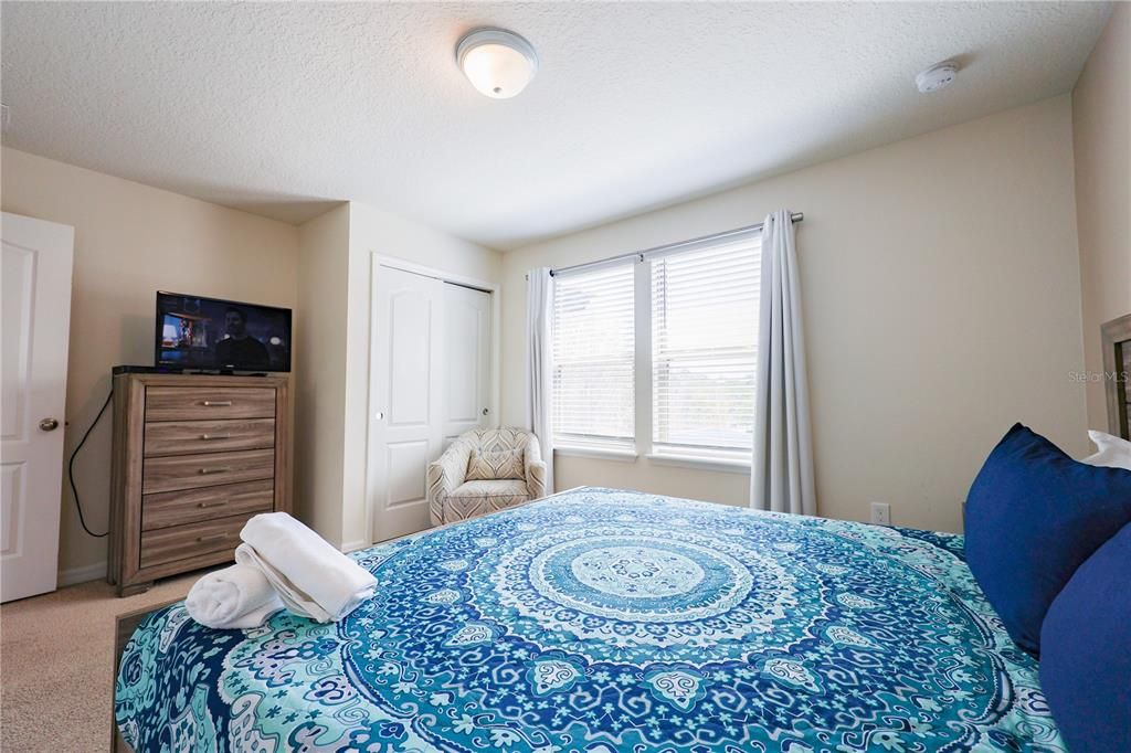 Под контрактом: $469,900 (5 спален, 4 ванн, 2492 Квадратных фут)