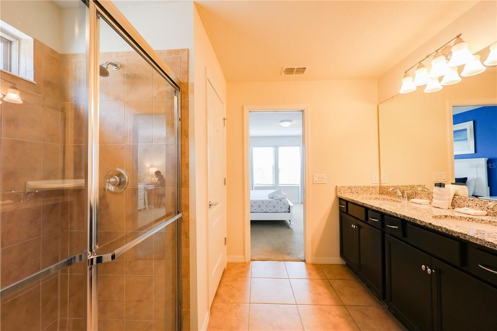 Под контрактом: $469,900 (5 спален, 4 ванн, 2492 Квадратных фут)