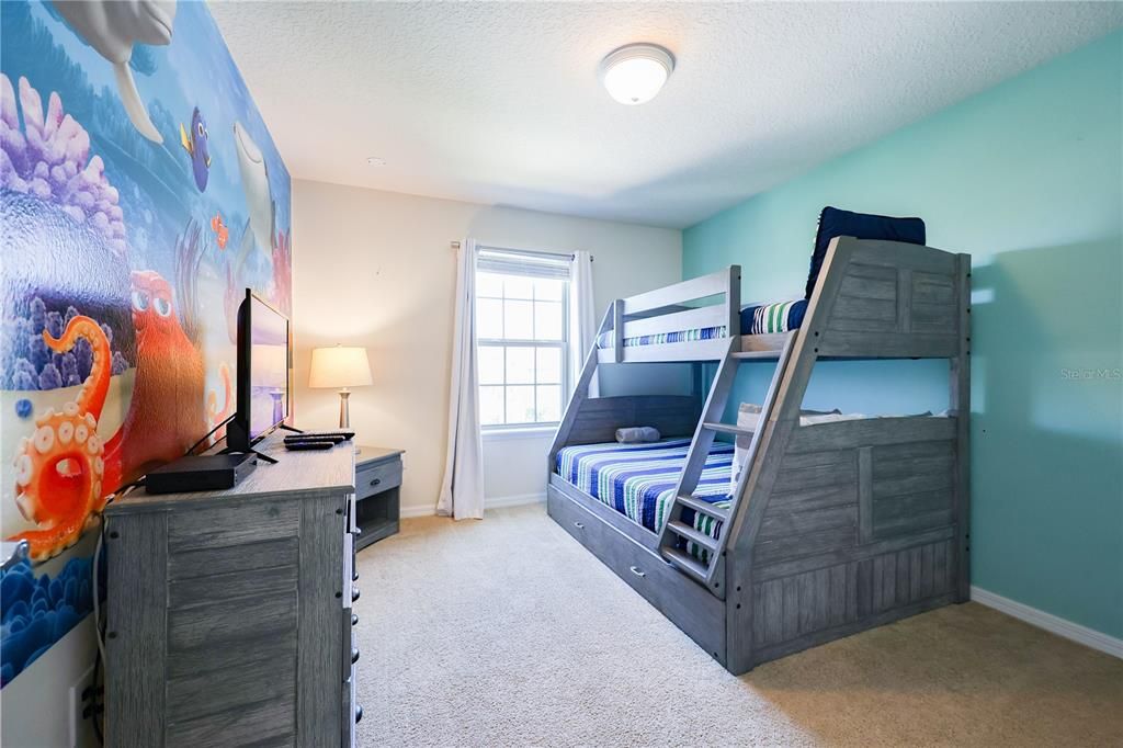 Под контрактом: $469,900 (5 спален, 4 ванн, 2492 Квадратных фут)