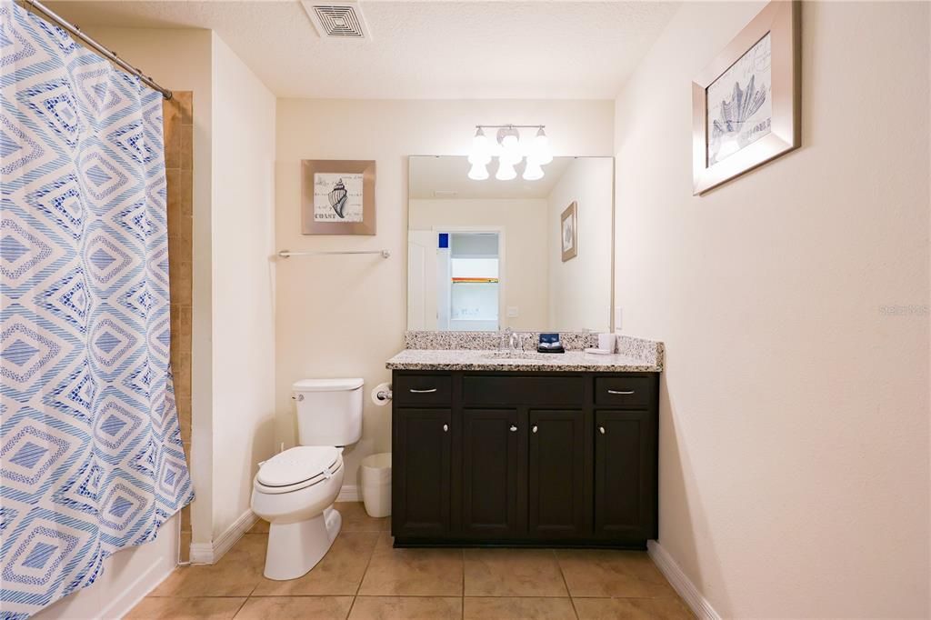 Под контрактом: $469,900 (5 спален, 4 ванн, 2492 Квадратных фут)