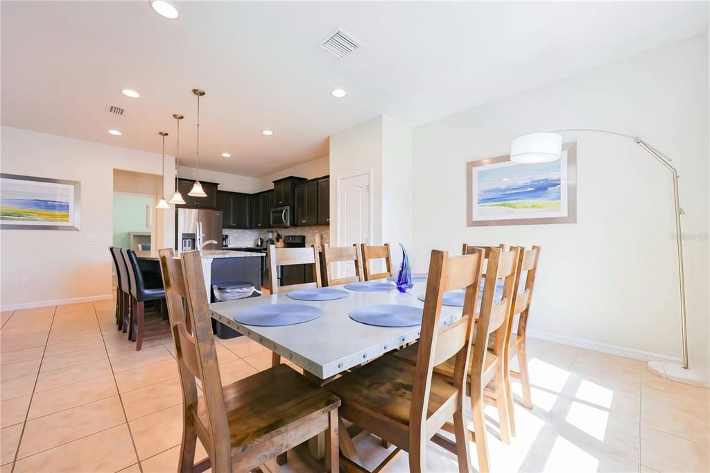 Под контрактом: $469,900 (5 спален, 4 ванн, 2492 Квадратных фут)