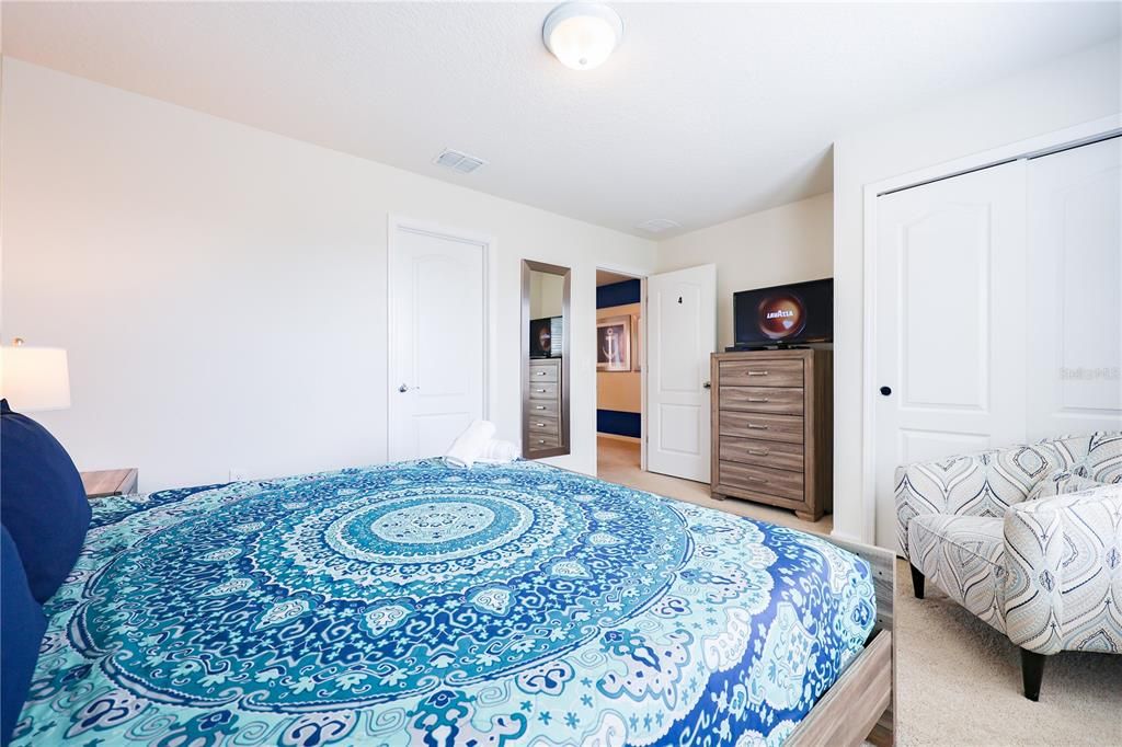 Под контрактом: $469,900 (5 спален, 4 ванн, 2492 Квадратных фут)