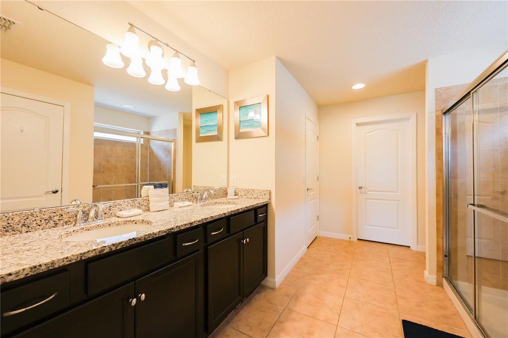 Под контрактом: $469,900 (5 спален, 4 ванн, 2492 Квадратных фут)