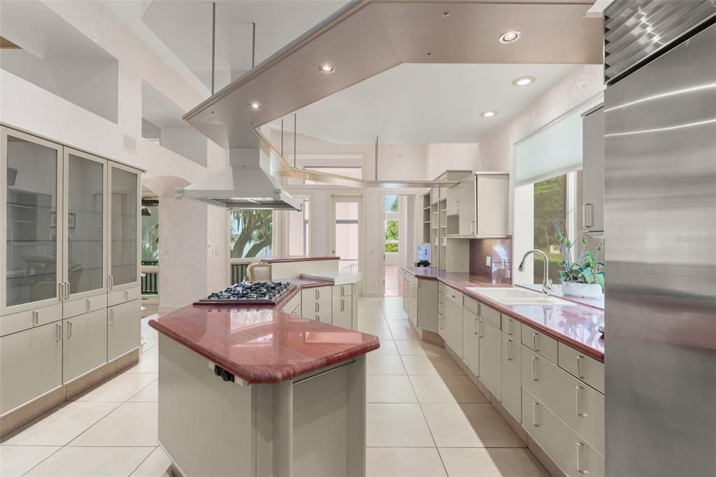 For Sale: $4,900,000 (5 beds, 4 baths, 5548 Square Feet)