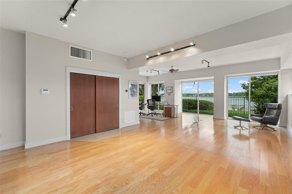 For Sale: $4,900,000 (5 beds, 4 baths, 5548 Square Feet)