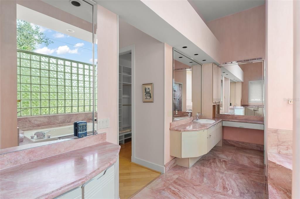 For Sale: $4,900,000 (5 beds, 4 baths, 5548 Square Feet)