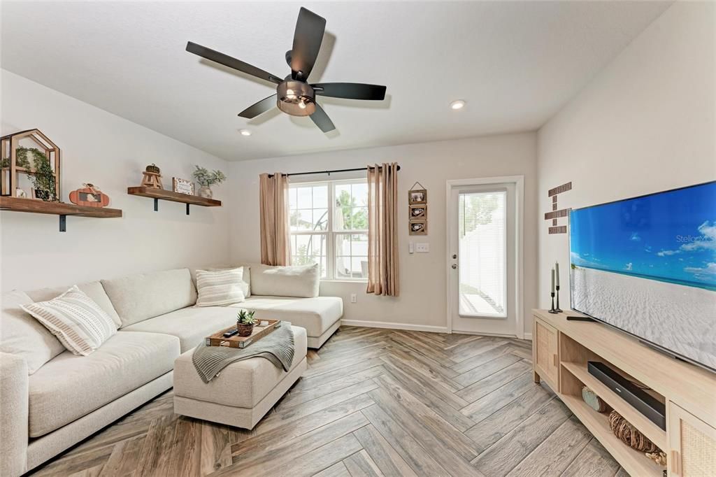 На продажу: $298,500 (3 спален, 2 ванн, 1431 Квадратных фут)