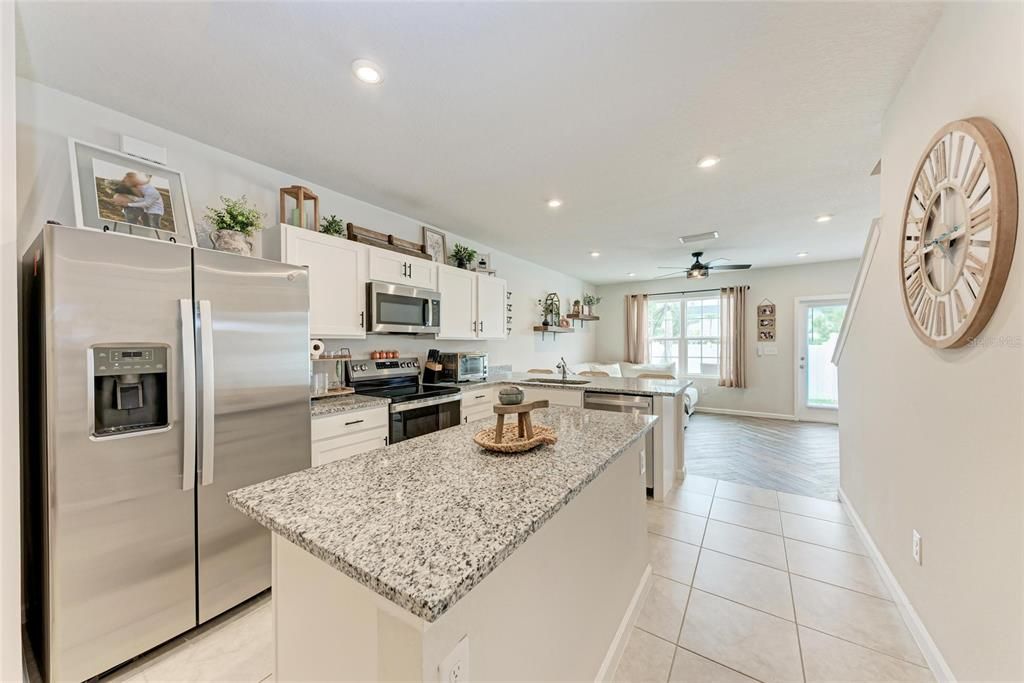 На продажу: $298,500 (3 спален, 2 ванн, 1431 Квадратных фут)