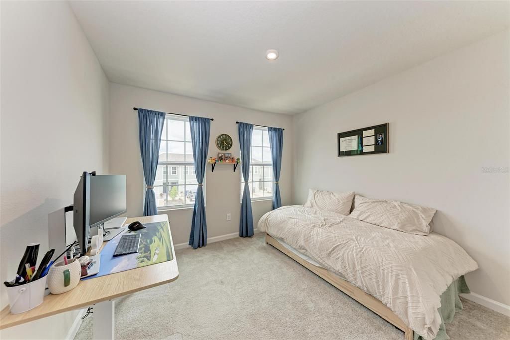 На продажу: $298,500 (3 спален, 2 ванн, 1431 Квадратных фут)