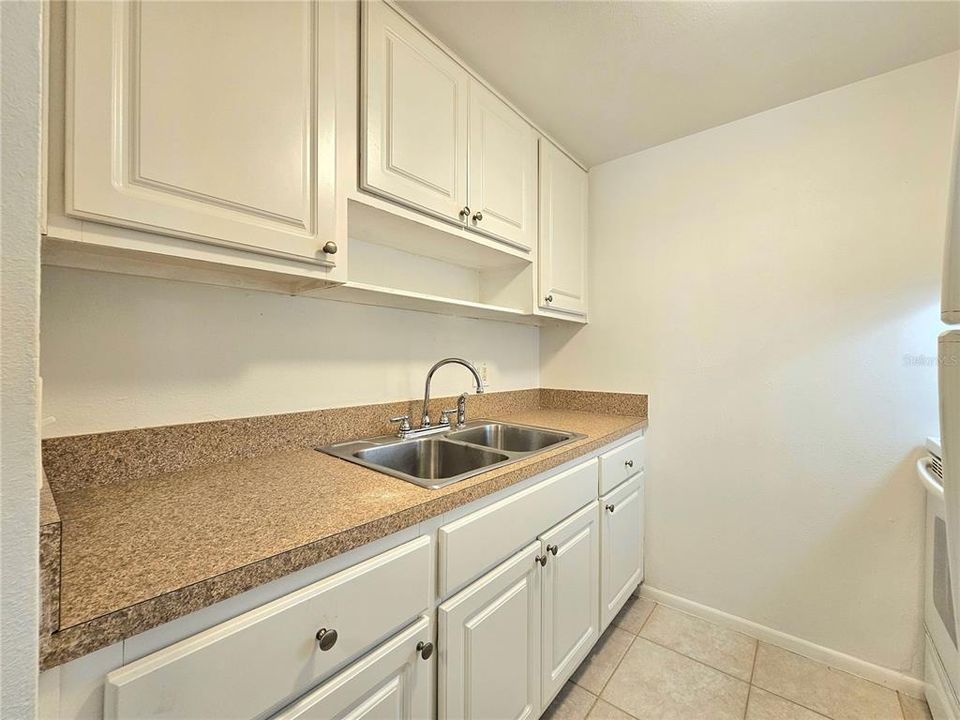 For Sale: $625,000 (6 beds, 0 baths, 2160 Square Feet)