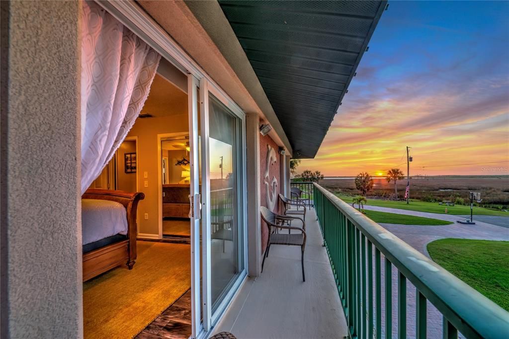 For Sale: $1,500,000 (3 beds, 3 baths, 1120 Square Feet)