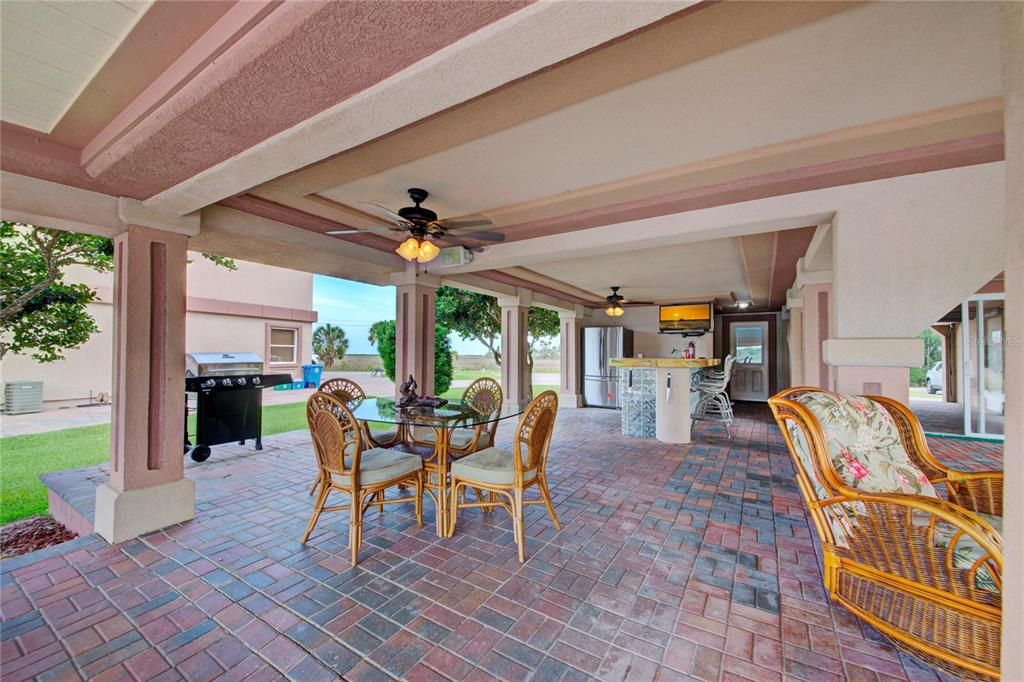 For Sale: $1,500,000 (3 beds, 3 baths, 1120 Square Feet)