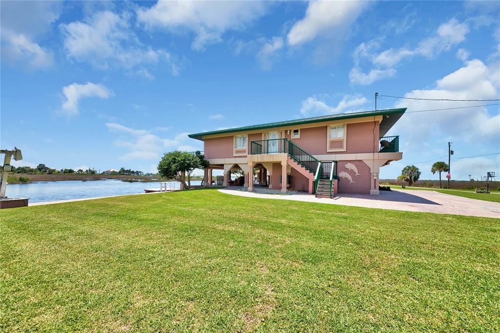 For Sale: $1,500,000 (3 beds, 3 baths, 1120 Square Feet)