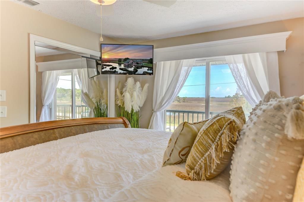 For Sale: $1,500,000 (3 beds, 3 baths, 1120 Square Feet)