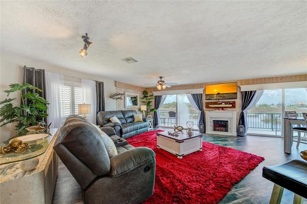 For Sale: $1,500,000 (3 beds, 3 baths, 1120 Square Feet)