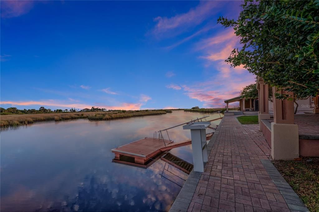 For Sale: $1,500,000 (3 beds, 3 baths, 1120 Square Feet)