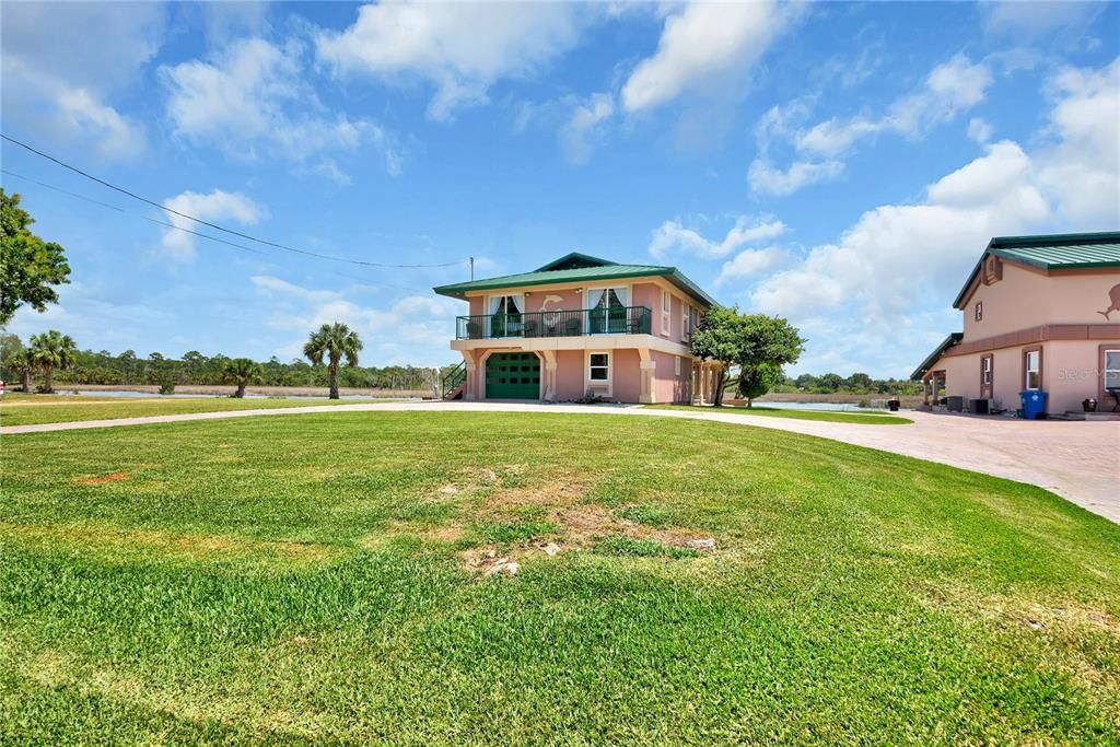 For Sale: $1,500,000 (3 beds, 3 baths, 1120 Square Feet)
