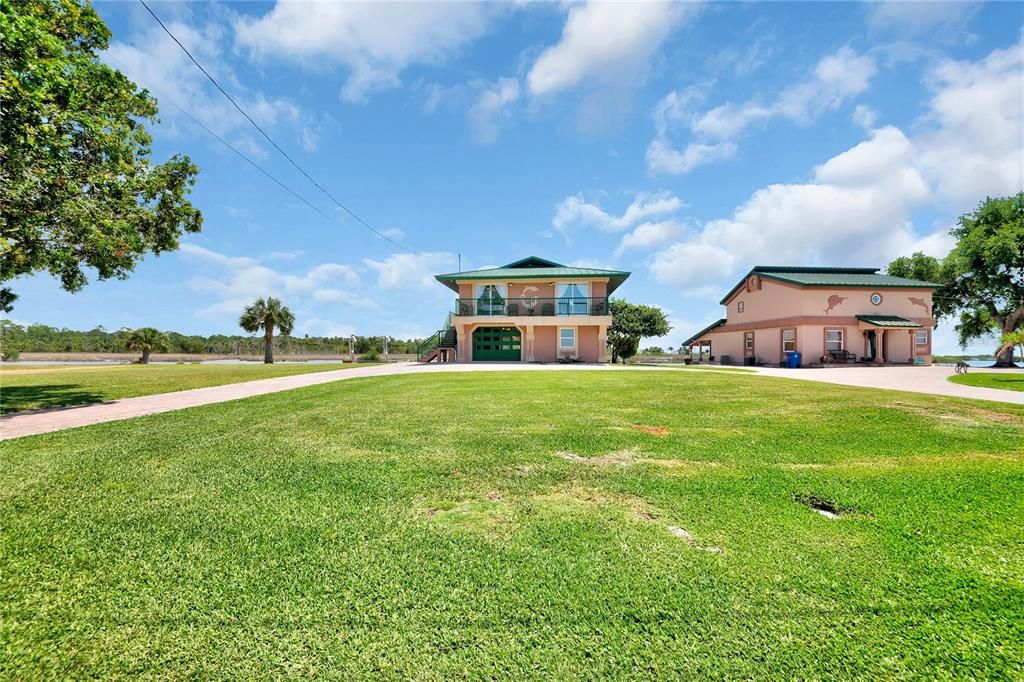 For Sale: $1,500,000 (3 beds, 3 baths, 1120 Square Feet)