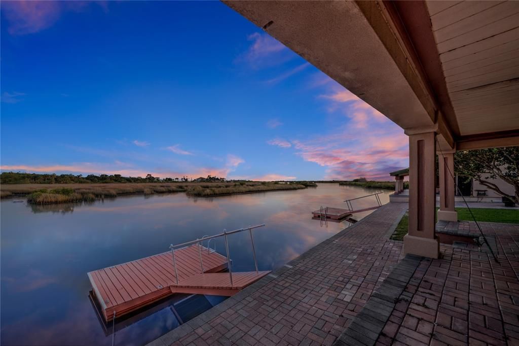 For Sale: $1,500,000 (3 beds, 3 baths, 1120 Square Feet)