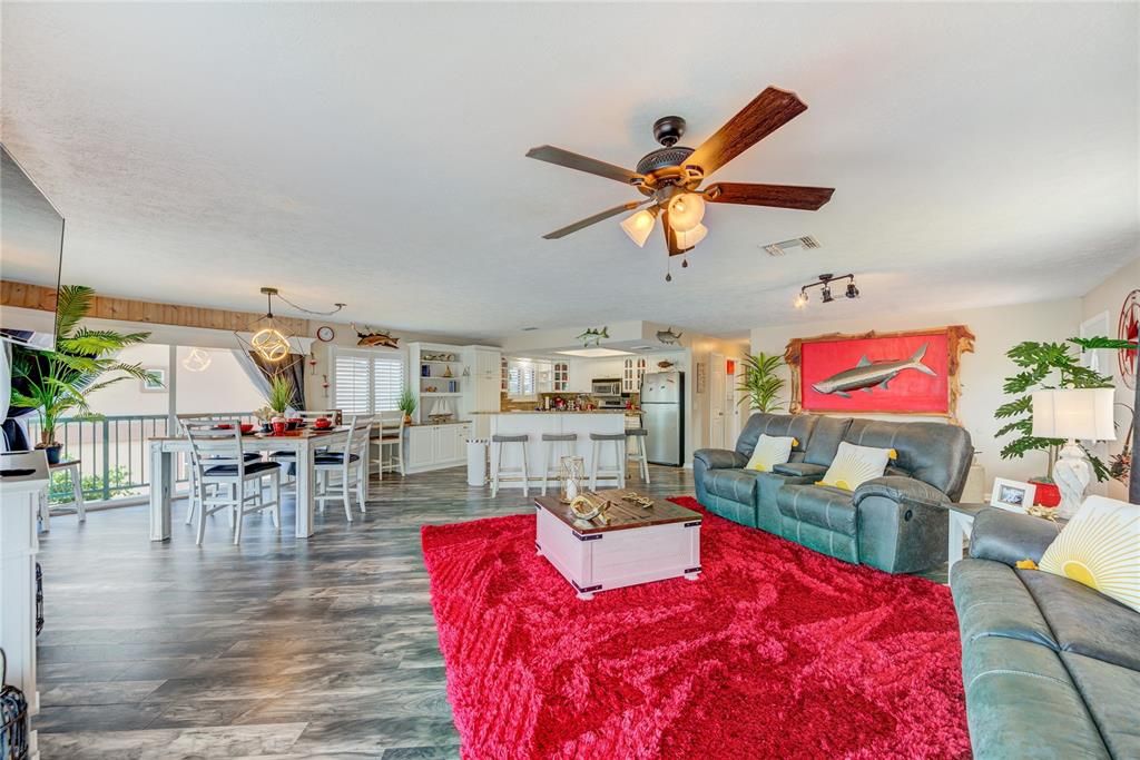 For Sale: $1,500,000 (3 beds, 3 baths, 1120 Square Feet)