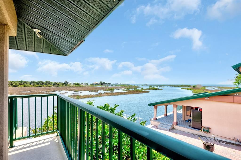 For Sale: $1,500,000 (3 beds, 3 baths, 1120 Square Feet)