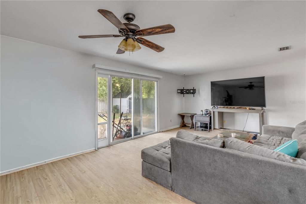 待售: $190,000 (3 贝兹, 2 浴室, 1137 平方英尺)