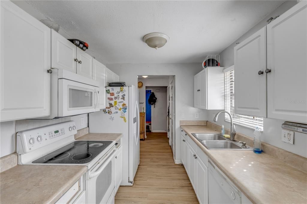 待售: $190,000 (3 贝兹, 2 浴室, 1137 平方英尺)