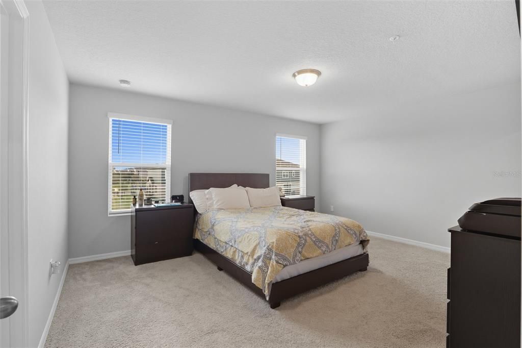 На продажу: $384,900 (3 спален, 2 ванн, 1570 Квадратных фут)