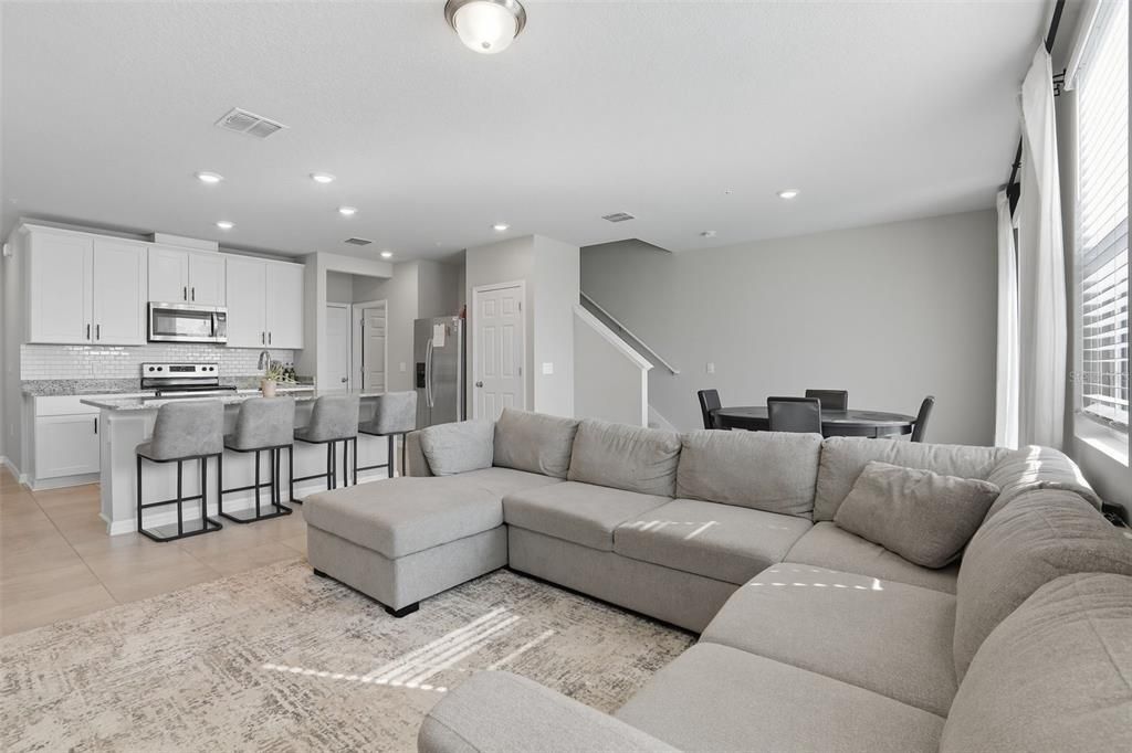 На продажу: $384,900 (3 спален, 2 ванн, 1570 Квадратных фут)