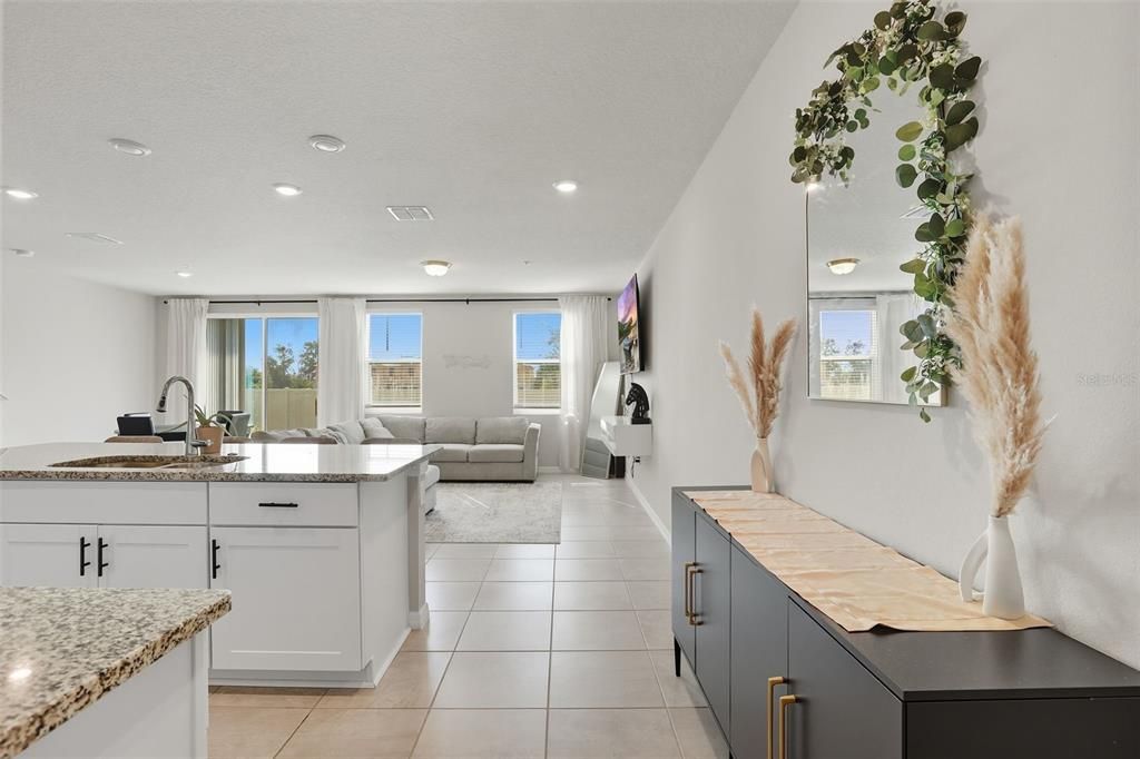 На продажу: $384,900 (3 спален, 2 ванн, 1570 Квадратных фут)