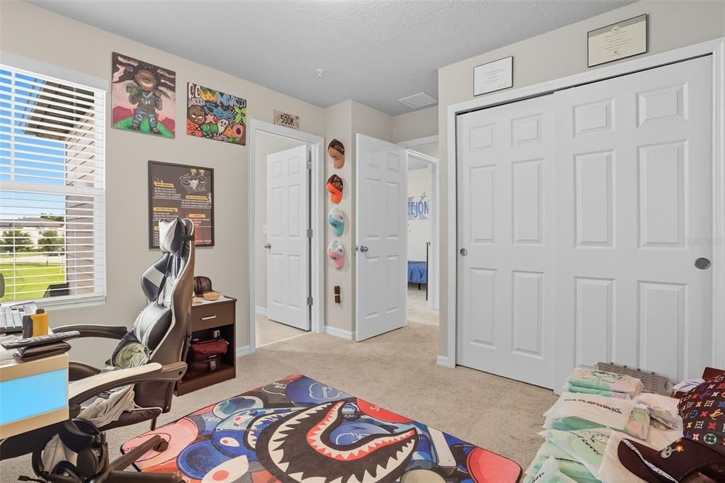 На продажу: $384,900 (3 спален, 2 ванн, 1570 Квадратных фут)