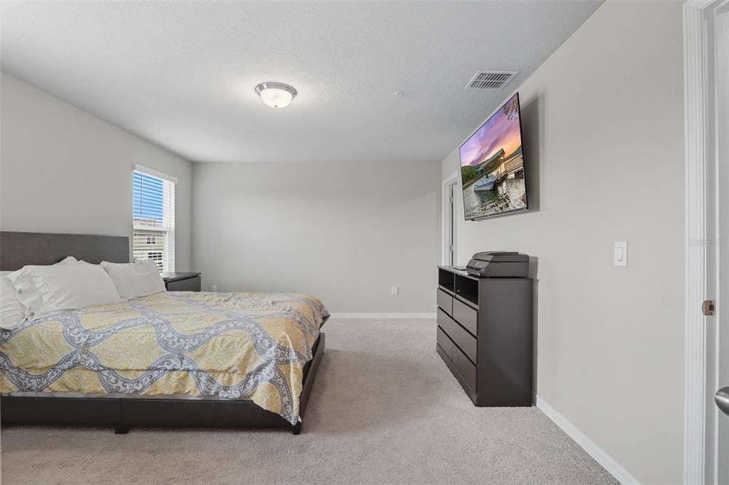 На продажу: $384,900 (3 спален, 2 ванн, 1570 Квадратных фут)