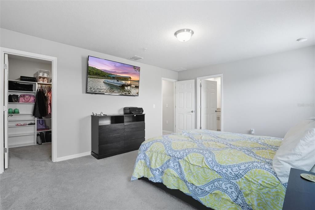 На продажу: $384,900 (3 спален, 2 ванн, 1570 Квадратных фут)