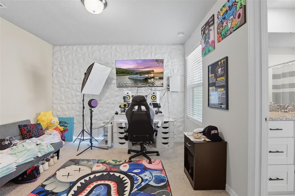 На продажу: $384,900 (3 спален, 2 ванн, 1570 Квадратных фут)