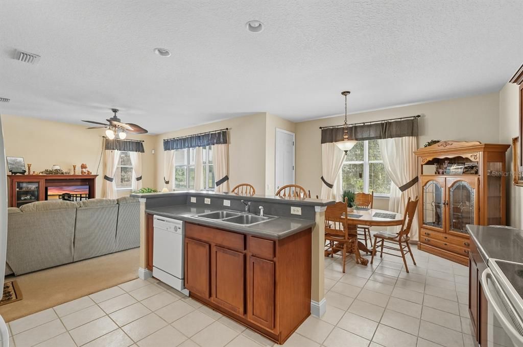 Active With Contract: $365,000 (4 beds, 2 baths, 2036 Square Feet)