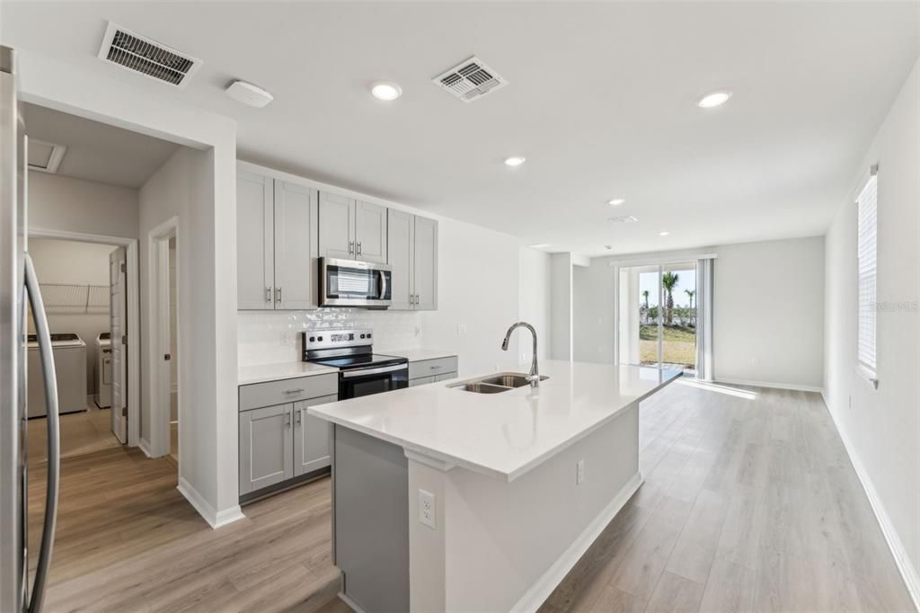 Под контрактом: $259,999 (3 спален, 2 ванн, 1269 Квадратных фут)