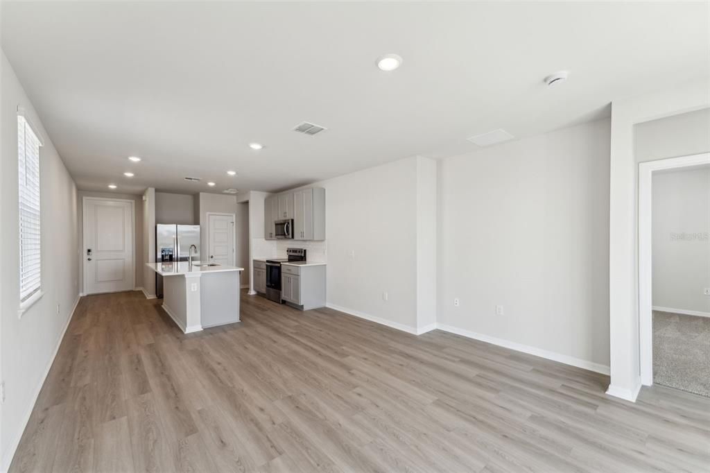 Под контрактом: $259,999 (3 спален, 2 ванн, 1269 Квадратных фут)