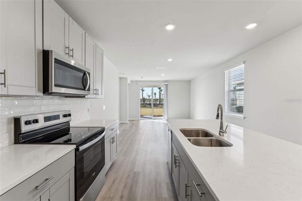 Под контрактом: $259,999 (3 спален, 2 ванн, 1269 Квадратных фут)