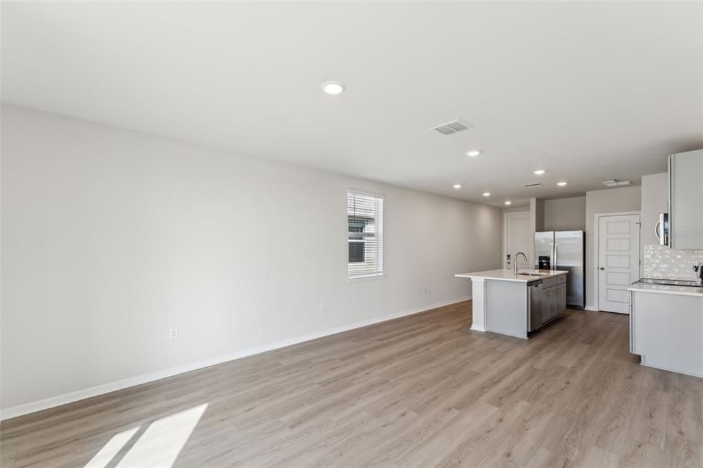 Под контрактом: $259,999 (3 спален, 2 ванн, 1269 Квадратных фут)