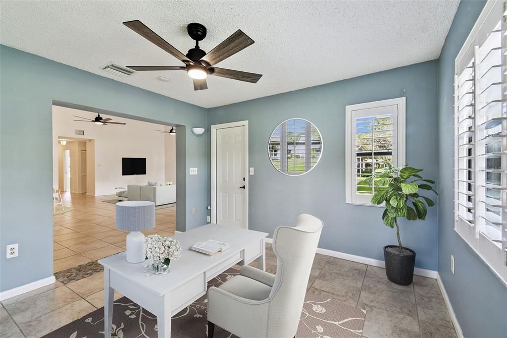 合同活跃: $269,000 (2 贝兹, 2 浴室, 1570 平方英尺)